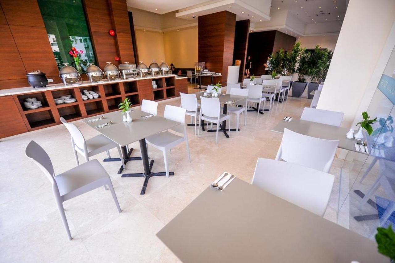 Rocana Hotel Kuantan Esterno foto
