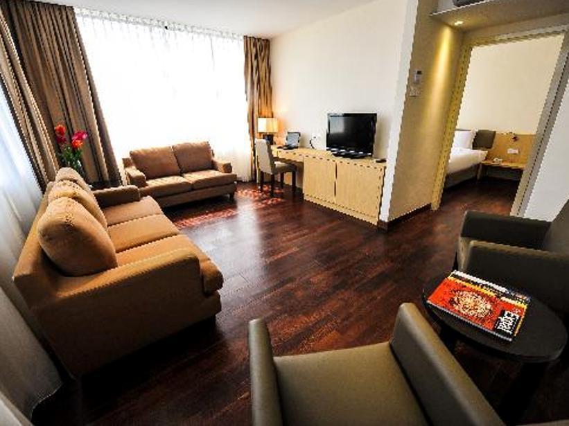 Rocana Hotel Kuantan Esterno foto